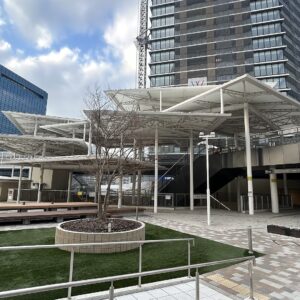 飾るのではなく、育てる——箕面の新駅に壁画が生まれるまで